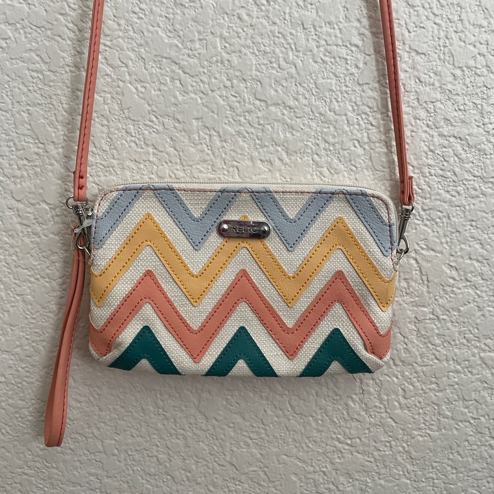 NWOT Relic wristlet/crossbody